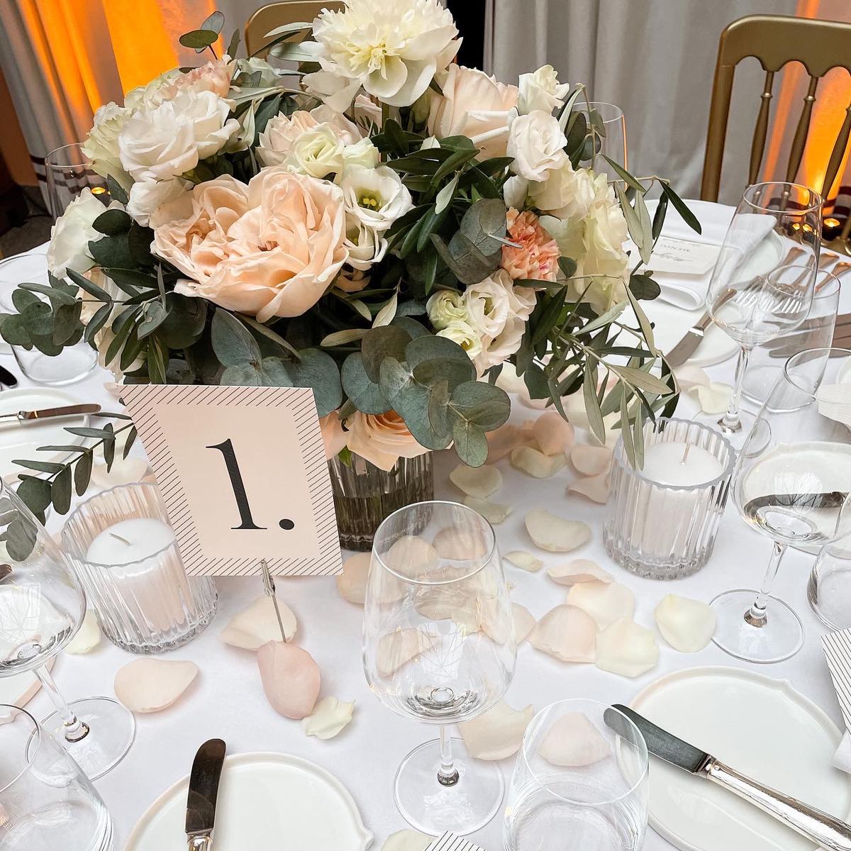 Flowers & Lovers Kaina nuo 500€ Breezit