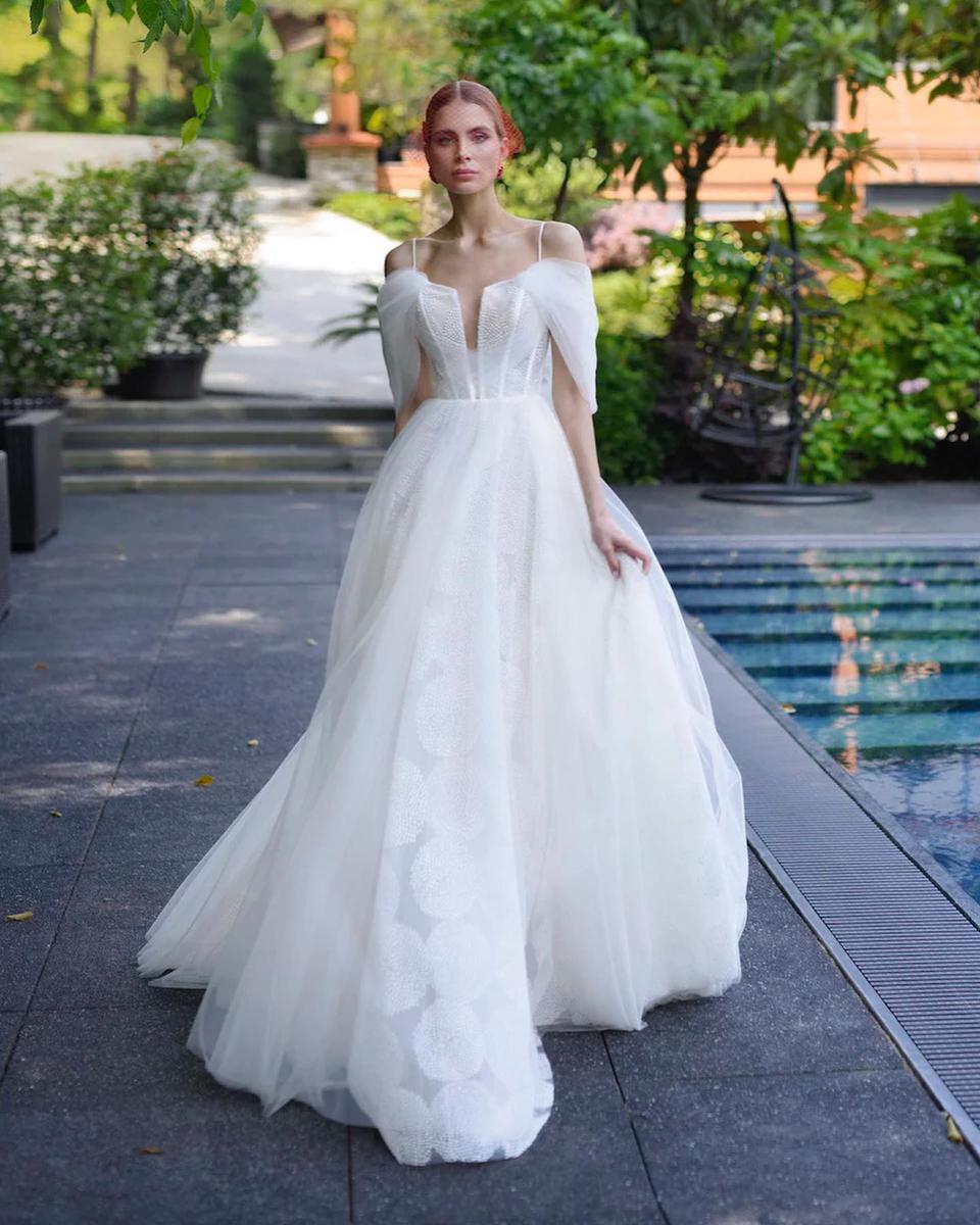 AURA Vestuvinių suknelių salonas  #2