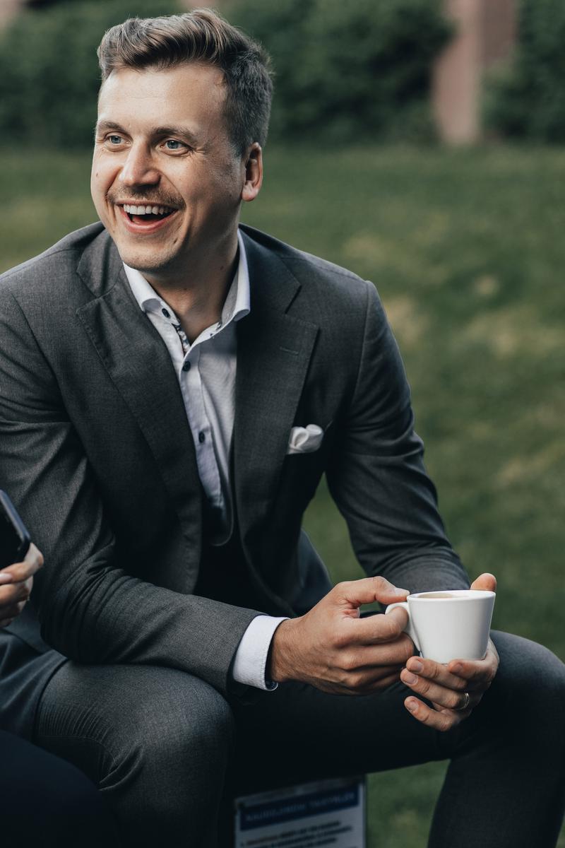 Ričardas Mikavičius Kaina nuo 1300€ Breezit